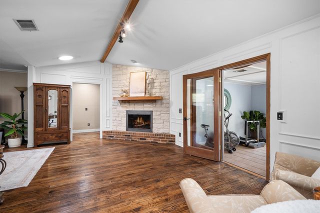 301 Meadow Knoll Drive, Double Oak, TX 75077