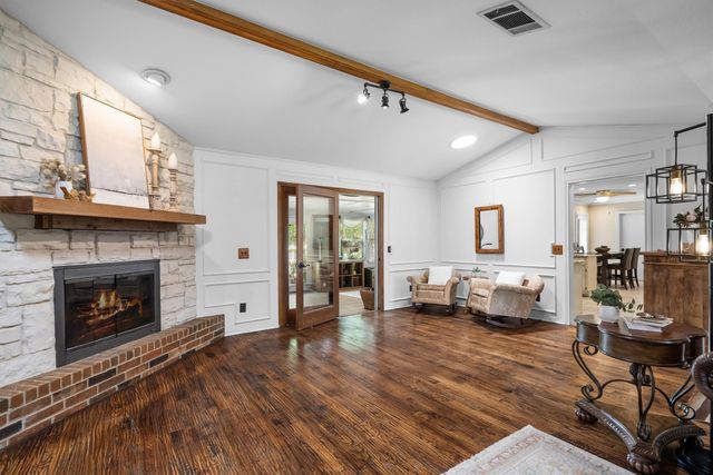 301 Meadow Knoll Drive, Double Oak, TX 75077