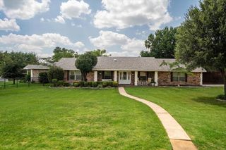 301 Meadow Knoll Drive, Double Oak, TX 75077