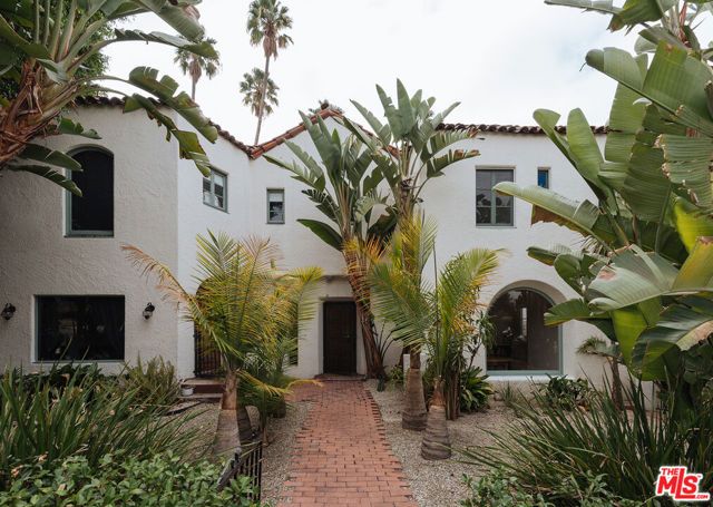 7464 Hollywood Boulevard, Los Angeles, CA 90046