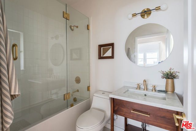 7464 Hollywood Boulevard, Los Angeles, CA 90046