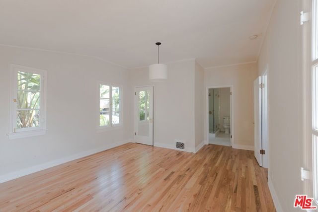 7464 Hollywood Boulevard, Los Angeles, CA 90046