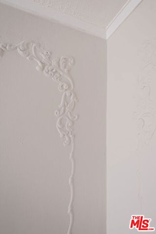 7464 Hollywood Boulevard, Los Angeles, CA 90046