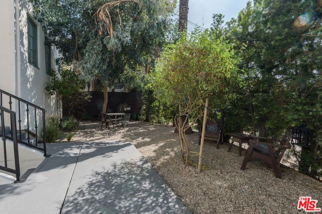 7464 Hollywood Boulevard, Los Angeles, CA 90046