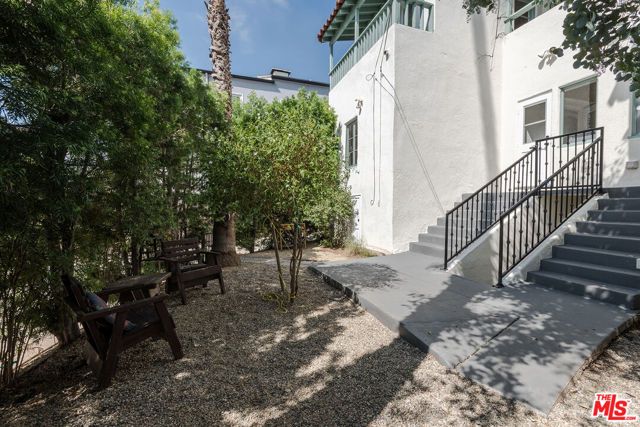 7464 Hollywood Boulevard, Los Angeles, CA 90046