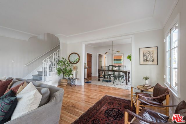 7464 Hollywood Boulevard, Los Angeles, CA 90046