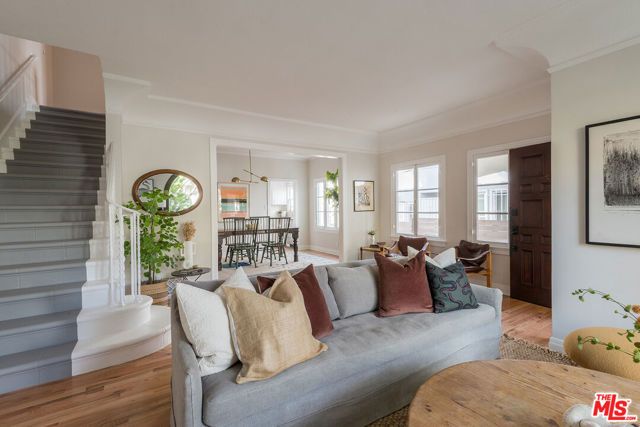 7464 Hollywood Boulevard, Los Angeles, CA 90046