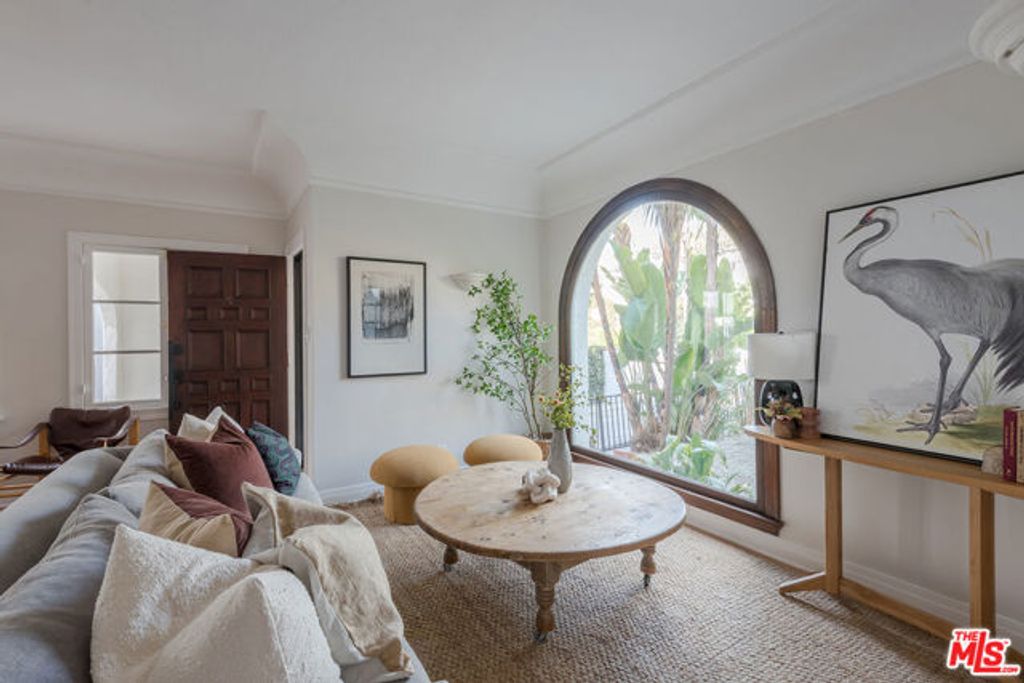 7464 Hollywood Boulevard, Los Angeles, CA 90046