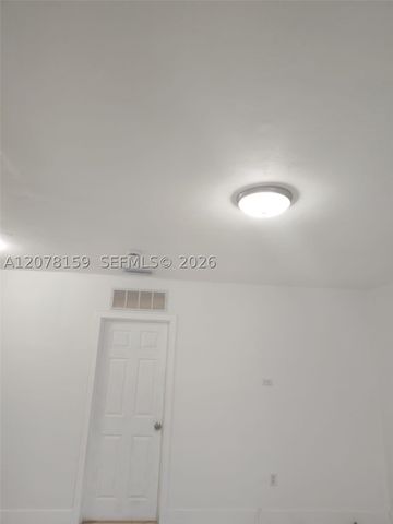 655 Eldron Dr 26, Miami Springs, FL 33166