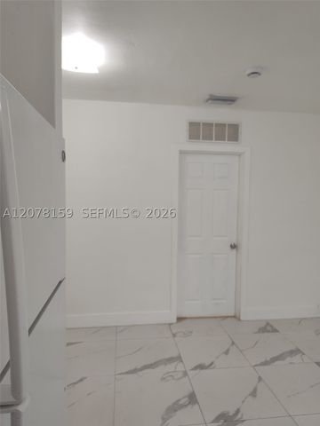 655 Eldron Dr 26, Miami Springs, FL 33166