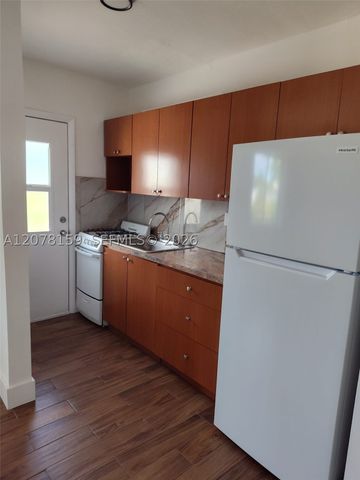 655 Eldron Dr 26, Miami Springs, FL 33166