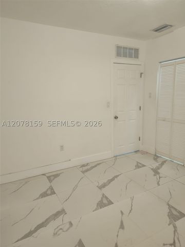 655 Eldron Dr 26, Miami Springs, FL 33166