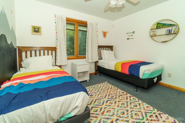 6448 Lakeshore Drive, Wakefield, MI 49968