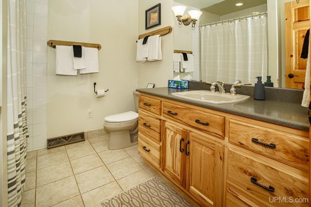 6448 Lakeshore Drive, Wakefield, MI 49968