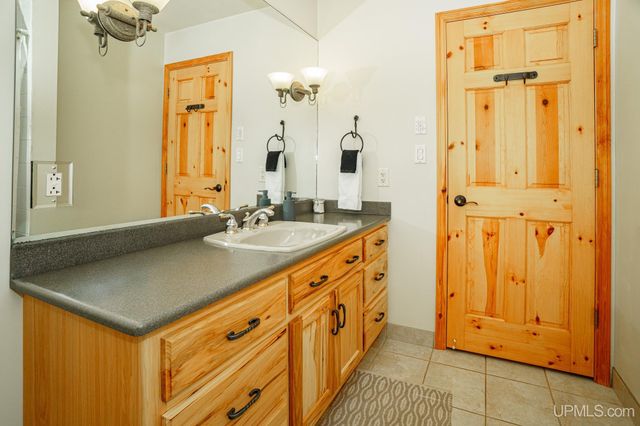 6448 Lakeshore Drive, Wakefield, MI 49968