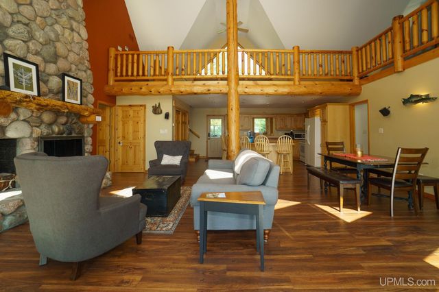 6448 Lakeshore Drive, Wakefield, MI 49968