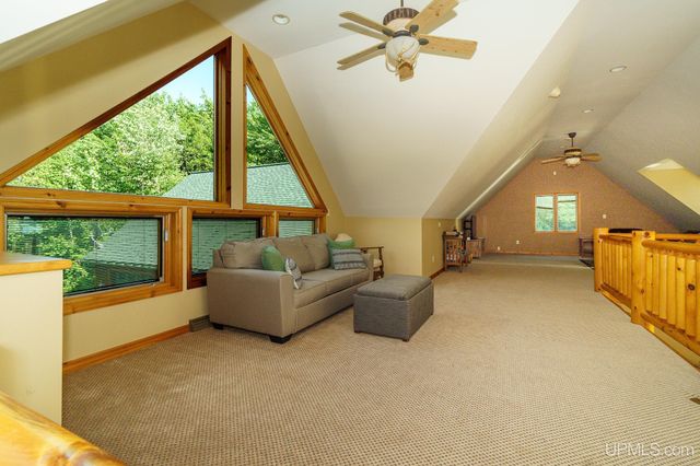 6448 Lakeshore Drive, Wakefield, MI 49968