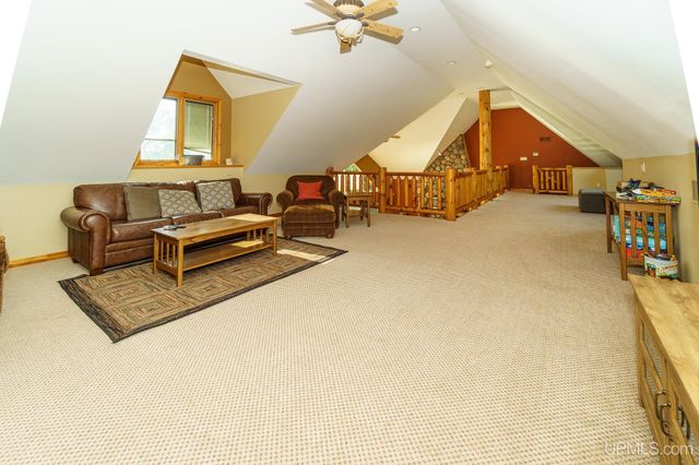 6448 Lakeshore Drive, Wakefield, MI 49968