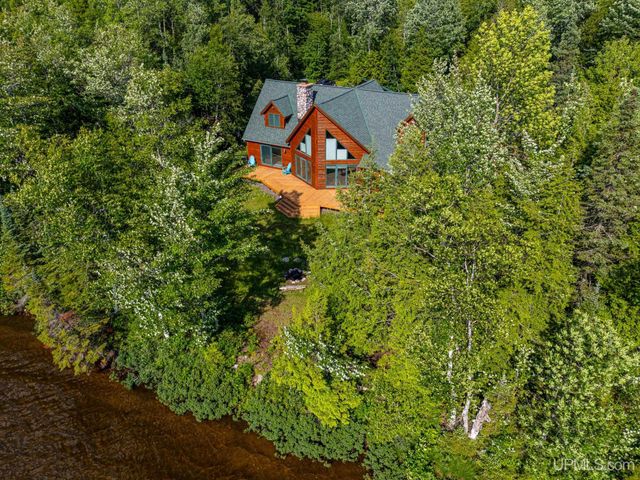 6448 Lakeshore Drive, Wakefield, MI 49968