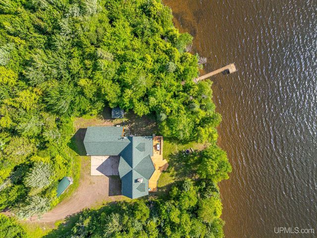 6448 Lakeshore Drive, Wakefield, MI 49968