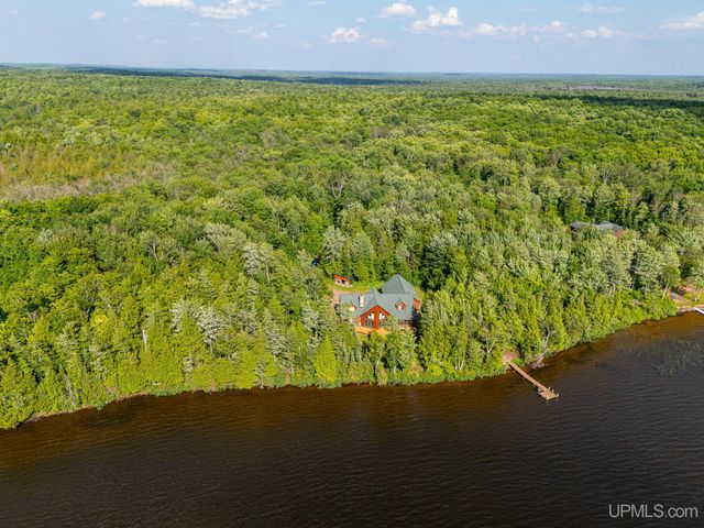 6448 Lakeshore Drive, Wakefield, MI 49968