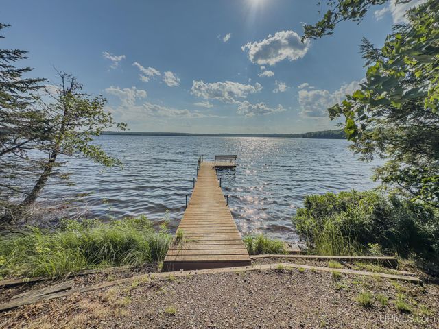 6448 Lakeshore Drive, Wakefield, MI 49968