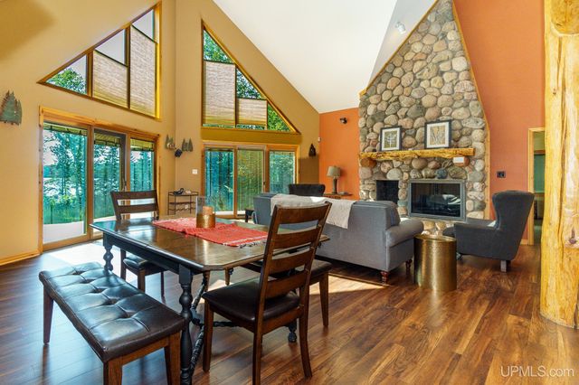 6448 Lakeshore Drive, Wakefield, MI 49968