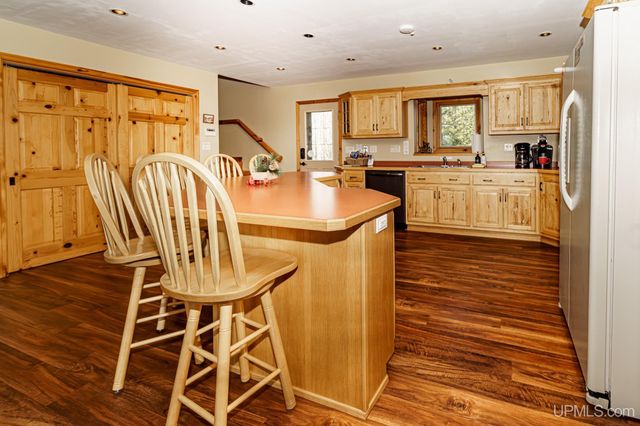 6448 Lakeshore Drive, Wakefield, MI 49968