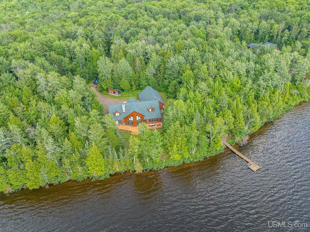 6448 Lakeshore Drive, Wakefield, MI 49968