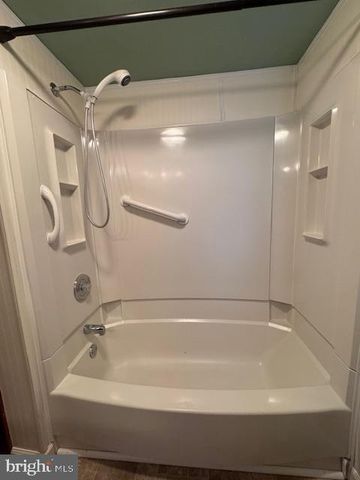 15 BRIDGEVIEW DR, Lewistown, PA 17044