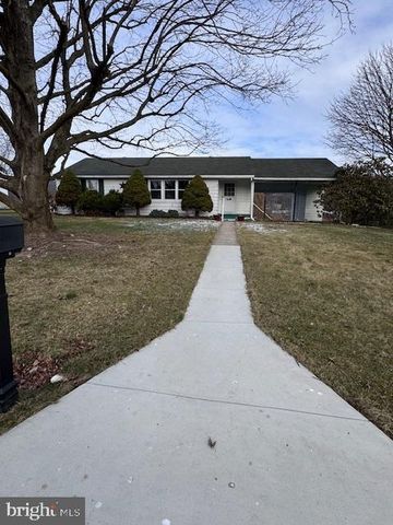 15 BRIDGEVIEW DR, Lewistown, PA 17044