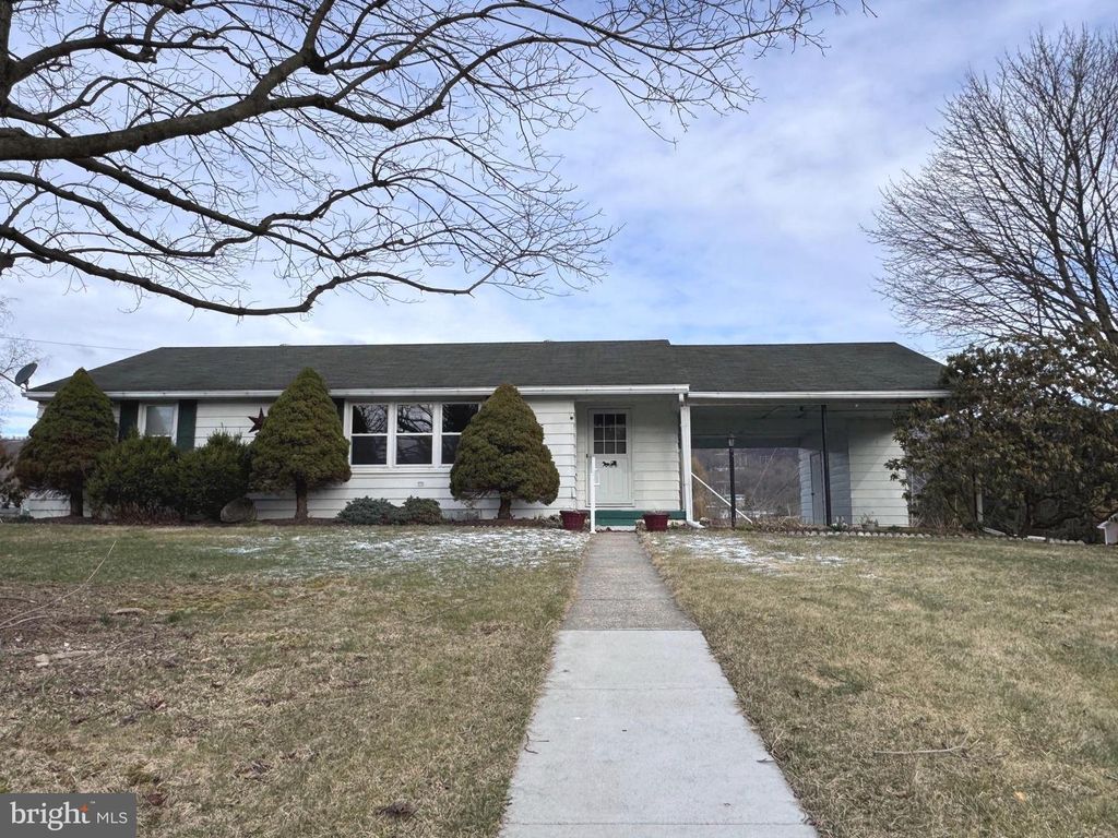 15 BRIDGEVIEW DR, Lewistown, PA 17044