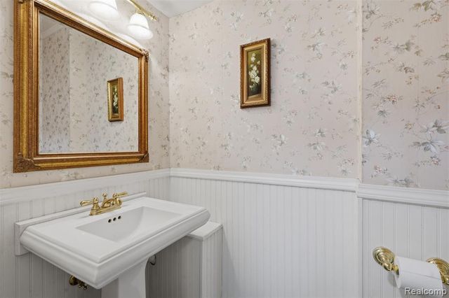 3454 Paddington Drive, Troy, MI 48084