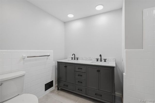 3454 Paddington Drive, Troy, MI 48084