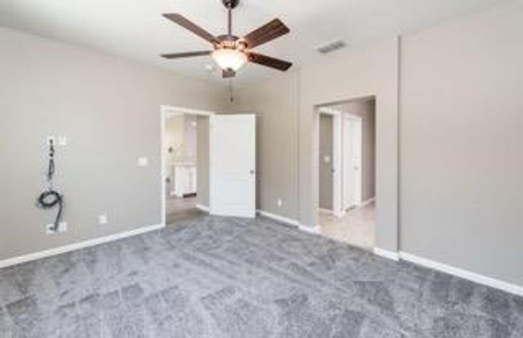 Image 11 of property listing at 10850 N Braden Way, Fresno, CA 93730