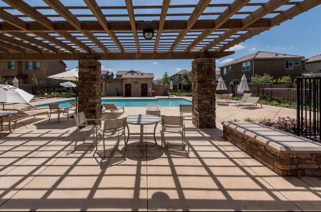 Image 12 of property listing at 10850 N Braden Way, Fresno, CA 93730