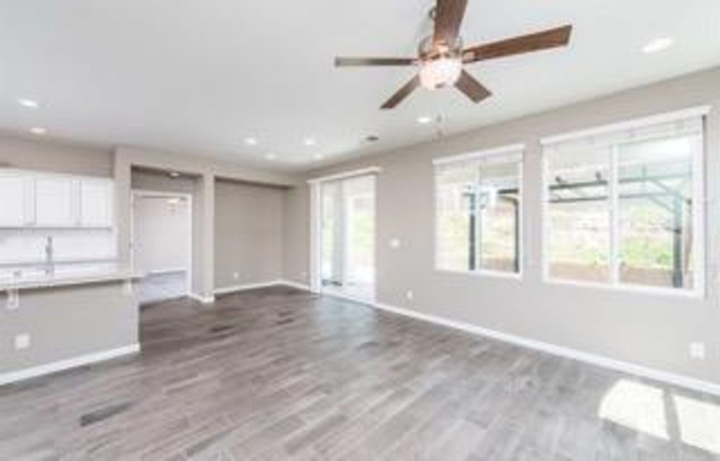 Image 3 of property listing at 10850 N Braden Way, Fresno, CA 93730