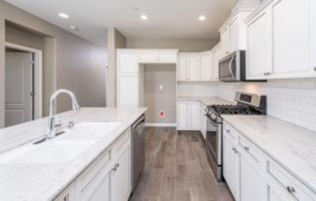 Image 7 of property listing at 10850 N Braden Way, Fresno, CA 93730