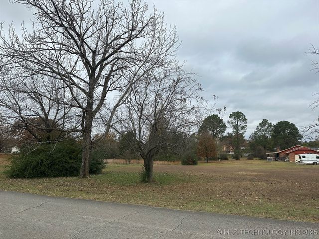 1931 Coon Creek, Eufaula, OK 74432