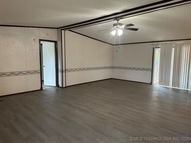 1931 Coon Creek, Eufaula, OK 74432