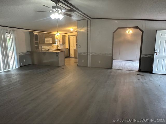 1931 Coon Creek, Eufaula, OK 74432