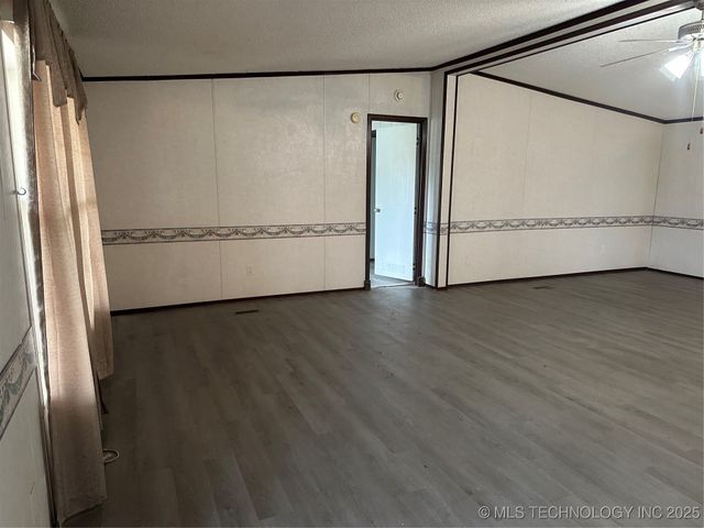 1931 Coon Creek, Eufaula, OK 74432