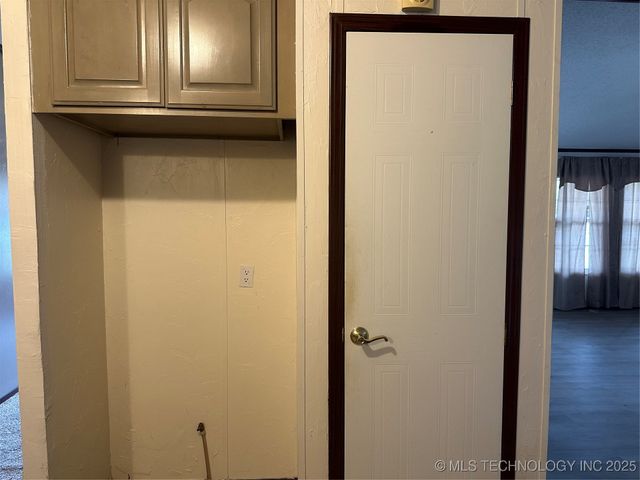 1931 Coon Creek, Eufaula, OK 74432