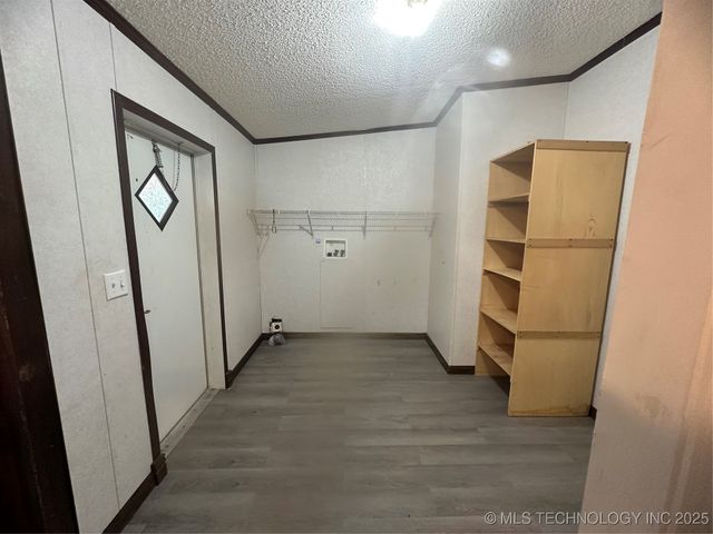 1931 Coon Creek, Eufaula, OK 74432