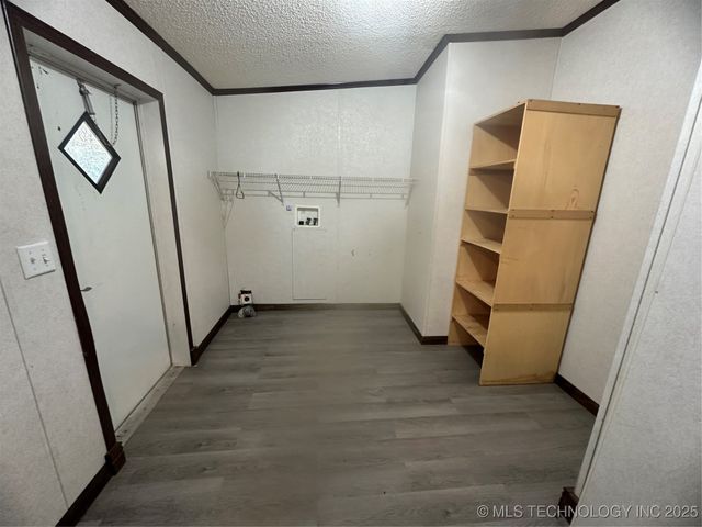 1931 Coon Creek, Eufaula, OK 74432