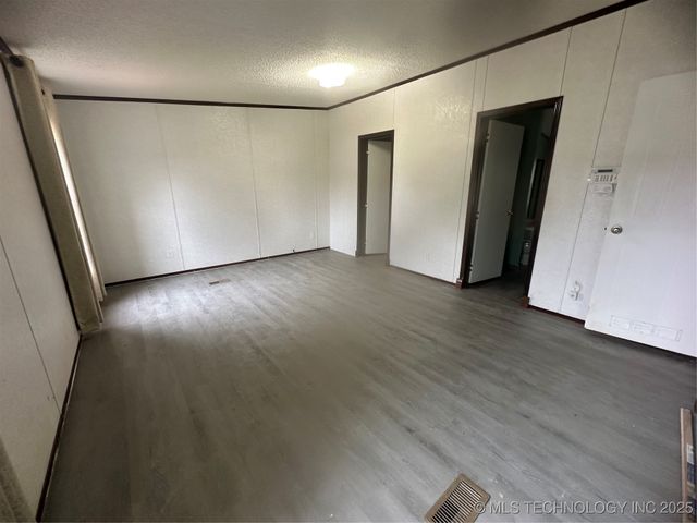 1931 Coon Creek, Eufaula, OK 74432