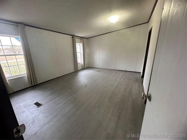 1931 Coon Creek, Eufaula, OK 74432