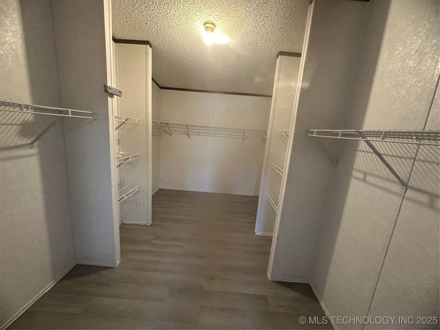 1931 Coon Creek, Eufaula, OK 74432