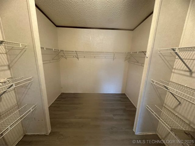 1931 Coon Creek, Eufaula, OK 74432