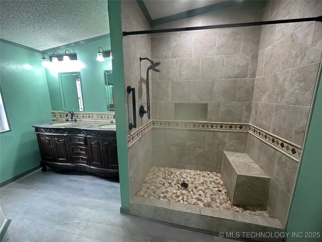 1931 Coon Creek, Eufaula, OK 74432